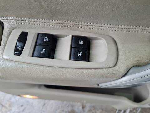 Botonera Elevalunas Renault Koleos BOSE EDITION 150CV 110KW