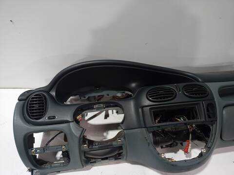 Foto 2ª: Salpicadero Renault Megane 1.6E ALIZE HATCHBACK BERLINA 90CV 66KW I BERLINA HATCHBACK BA0) [K7M702] (1999)