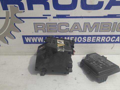 Foto 3ª: Caja Reles Fusibles Hyundai Santa Fe 2.0 CRDI CAT 113CV [D4EA] (2000)