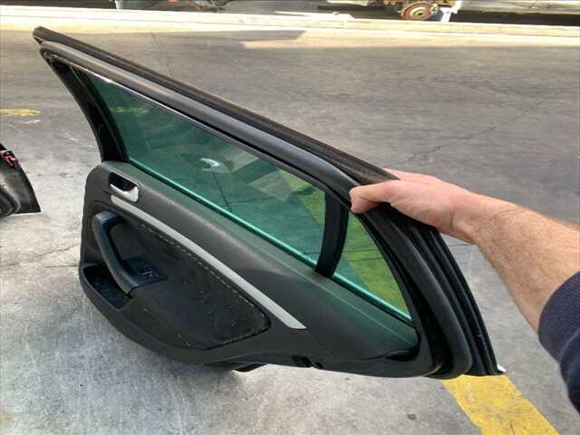 Foto 2ª: Puerta Trasera Derecha Volkswagen Golf 2.0 TDI 140CV [CBD] (2010)