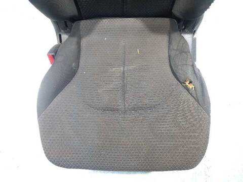 Foto 3ª: Asientos Traseros Mitsubishi Montero 2.5 TD CAT 115CV 85KW [4D56T] (2006)