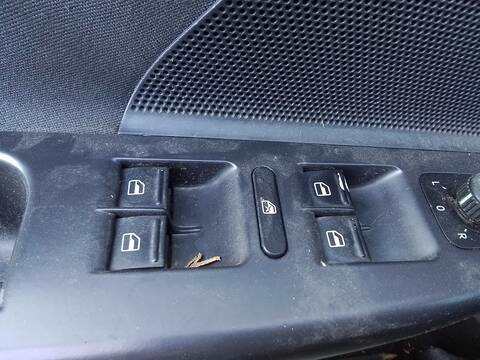 Foto 3ª: Botonera Elevalunas Volkswagen Jetta 2.0 TDI 140CV 103KW [BKD] (2008)