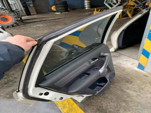 Foto 2ª: Puerta Trasera Izquierda Honda Crv 2.2 CTDI 140CV RE2/4/5/6/7 DESDE MODELO 2007) [N22A2] (2009)