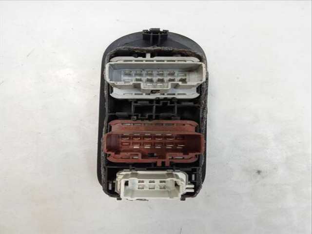 Foto 2ª: Botonera Elevalunas Renault Megane 1.9 DCI BM0G CM0G) 120CV 88KW II BM0/1_ CM0/1_) [F9Q 800] (2003)