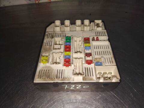 Foto 3ª: Caja Reles Fusibles Renault Laguna EMOTION PLUS COUPE 150CV 110KW [M9RA8] (2010)