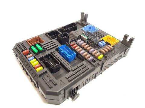 Foto 2ª: Caja Reles Fusibles Peugeot 3008 GT LINE 131CV 96KW [HN05] (2019)