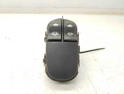 Botonera Elevalunas Ford Focus AMBIENTE BERLINA 100CV 74KW