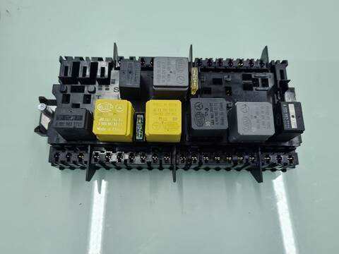 Caja Reles Fusibles Mercedes Clase A 140 A 45 AMG 4-MATIC 176.052) 381CV 280KW