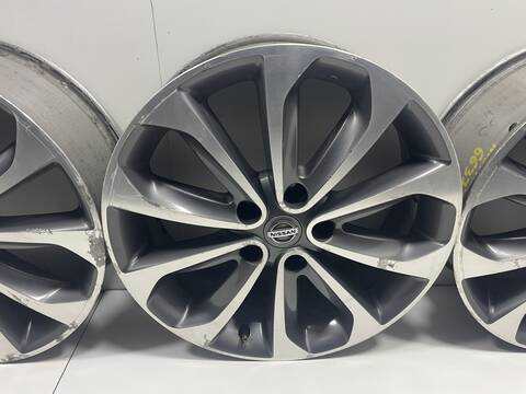 Foto 2ª: Juego LLantas Nissan Qashqai M9R832 (2010)