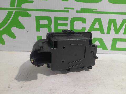 Foto 3ª: Caja Reles Fusibles Iveco Daily 3.0 DIESEL 146CV [D/ F1CE0481FA] (2006)