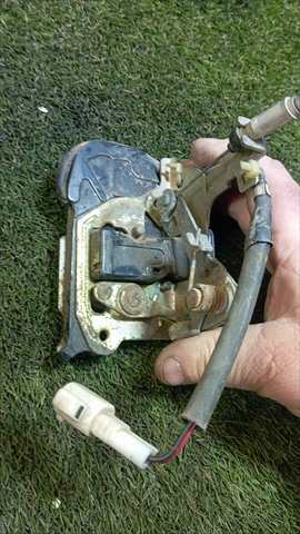 Foto 3ª: Cerradura Maletero Portón Toyota 4 Runner 3.0 T DIESEL (1993)