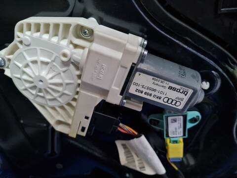 Foto 1ª: Elevalunas Eléctrico Delantero Derecho Audi Q5 2.0 TDI 125KW) 170CV [CAHA] (2009)