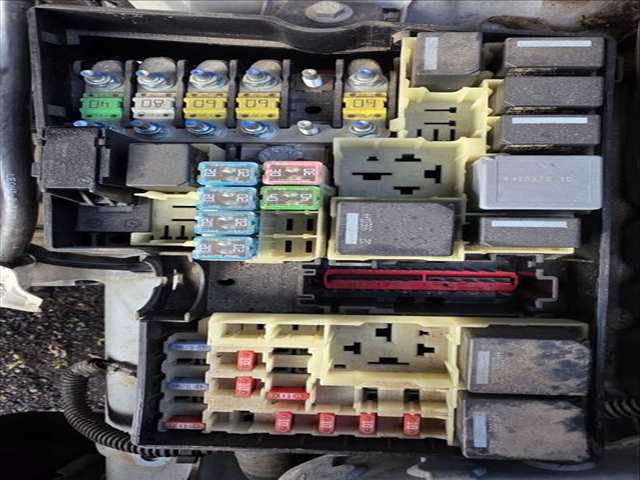 Caja Reles Fusibles Ford Kuga UFDA