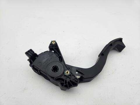 Foto 4ª: Pedal Acelerador Renault Clio EQUILIBRE 100CV 74KW [K9K876] (2023)