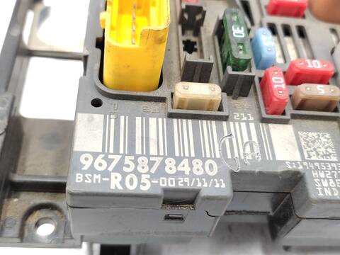 Foto 3ª: Caja Reles Fusibles Peugeot 308 1.6 HDI 112CV 82KW [9H05] (2012)