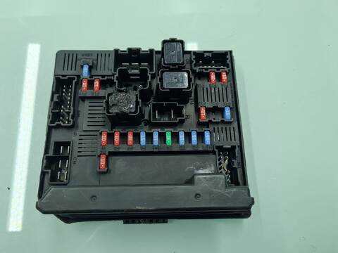 Foto 3ª: Caja Reles Fusibles Nissan Qashqai ACENTA 4X4 131CV 96KW [R9M] (2009)