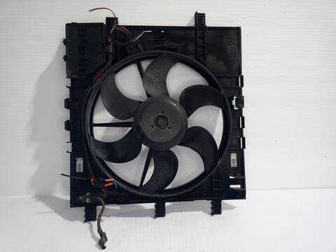 Foto 1ª: Electroventilador Mercedes Vito 112 CDI 638.094) 122CV 90KW CAJA CERRADA [OM 611] (2002)