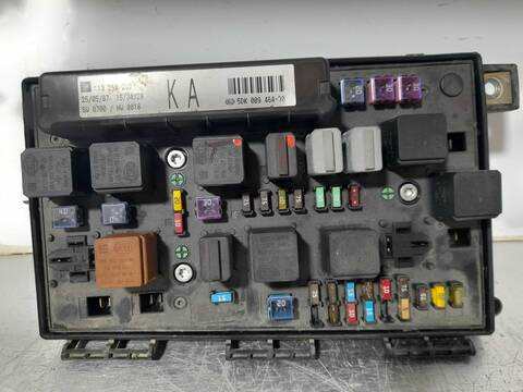 Foto 4ª: Caja Reles Fusibles Opel Astra COSMO 120CV 88KW [Z19DT] (2008)