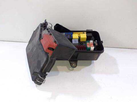 Caja Reles Fusibles Mercedes Vito 88CV 65KW