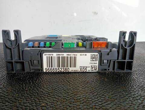 Foto 3ª: Caja Reles Fusibles Citroen C3 1.6 HDI FAP 92CV (2009)