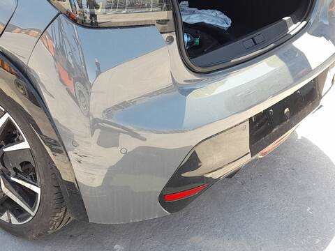 Foto 3ª: Paragolpes Trasero Peugeot 208 1.2 PURETECH HYBRID 110 EDCS6 101CV 74KW [HN09] (2025)