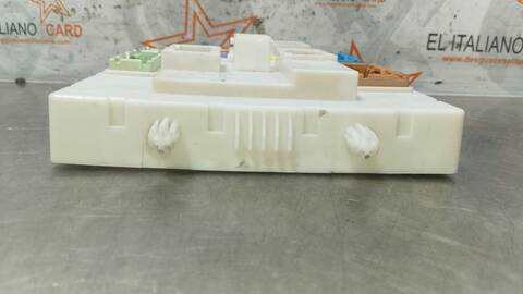 Foto 4ª: Caja Reles Fusibles Volvo V40 R-DESIGN MOMENTUM 150CV 110KW [D5204T6] (2013)