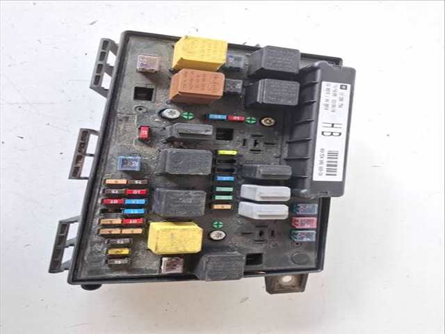 Foto 3ª: Caja Reles Fusibles Opel Zafira COSMO 1.9 CDTI 120CV (2005)