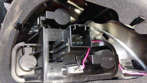 Foto 3ª: Piloto Trasero Izquierdo Volvo V40 R-DESIGN MOMENTUM 150CV 110KW [D5204T6] (2013)