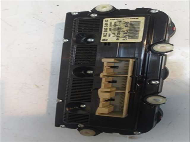 Foto 2ª: Mando Calefacción A. A. Volkswagen Golf 2.0 TDI V [DBKD] (2004)