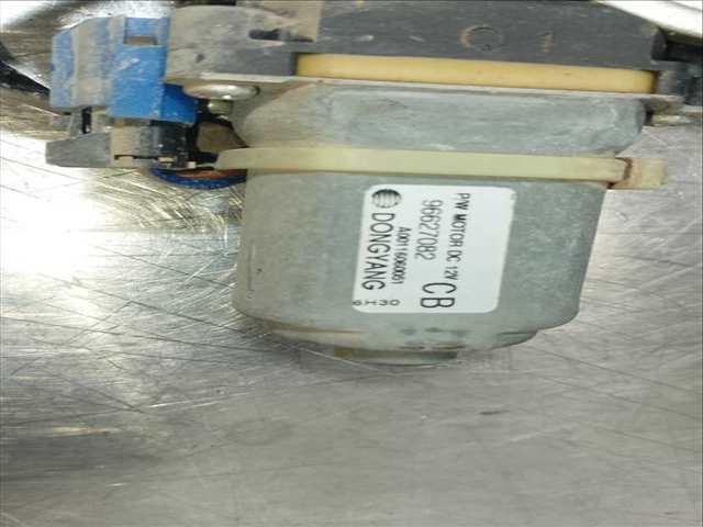 Foto 3ª: Elevalunas Manual Trasero Derecho Chevrolet Captiva 2.0 VCDI LTX SPORT 150CV 110KW [Z20S] (2006)