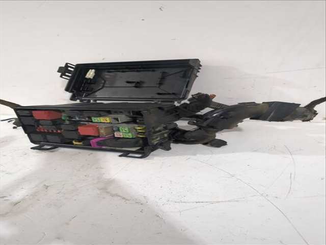 Foto 2ª: Caja Reles Fusibles Opel Corsa 1.3 CDTI L08 L68) 75CV 55KW [A 13 DTC,Z 13 DTJ] (2008)