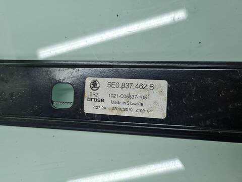 Foto 4ª: Elevalunas Eléctrico Delantero Derecho Skoda Octavia ACTIVE 116CV 85KW [DGTE] (2019)