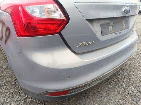 Foto 2ª: Paragolpes Trasero Ford Focus TREND 125CV 92KW (2014)