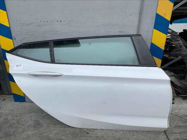 Foto 1ª: Puerta Trasera Derecha Opel Astra 1.6 CDTI110CV [B16DTE] (2017)