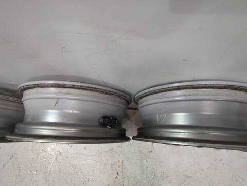 Foto 3ª: Juego LLantas Toyota Yaris ACTIVE 112CV 82KW [2NRFKE] (2017)