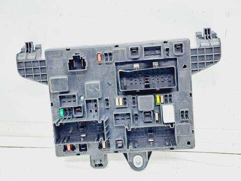 Foto 1ª: Caja Reles Fusibles Opel Astra EXCELLENCE 110CV 81KW [B16DTL] (2014)