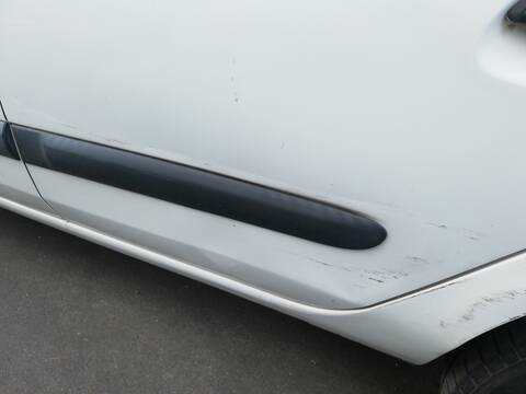 Foto 2ª: Puerta Trasera Izquierda Renault Clio K9K700 (2004)