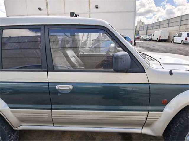 Puerta Delantera Derecha Mitsubishi Montero SIN PAPELES