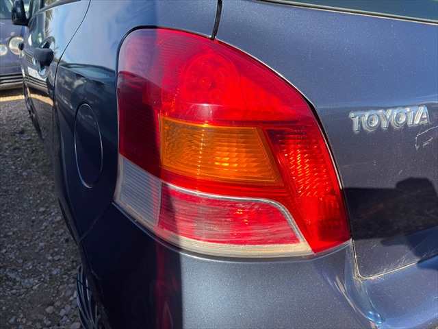 Foto 3ª: Piloto Trasero Izquierdo Toyota Yaris 1.0 G 70cv [1KR] (2009)