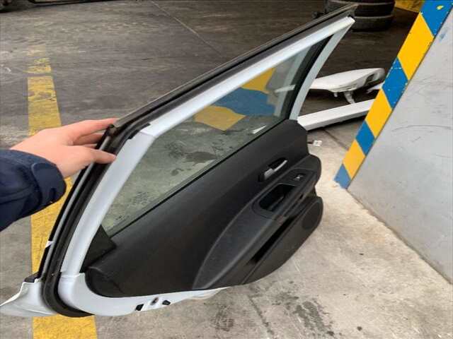 Foto 2ª: Puerta Trasera Izquierda Kia Ceed 1.6 CRDI 128CV 94KW D4FB ED) (2011)