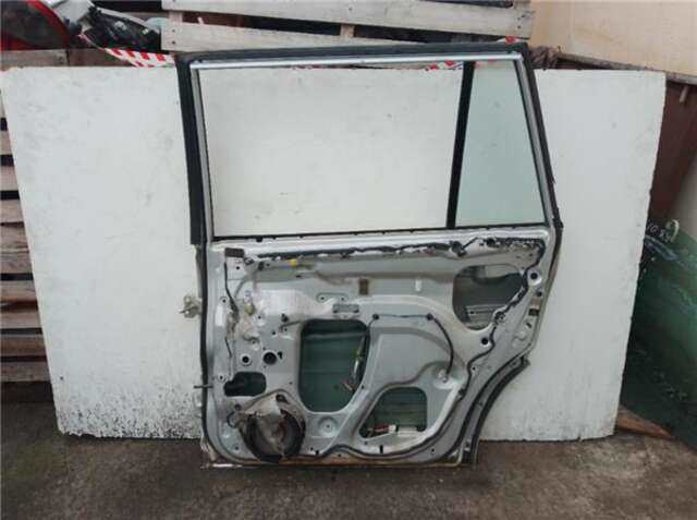 Foto 2ª: Puerta Trasera Derecha Suzuki Grand Vitara 2.0 TURBODIESEL (109 CV)