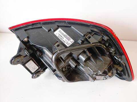 Foto 3ª: Piloto Trasero Derecho Audi A4 BASICO 2 16V TDI 143CV (2008)