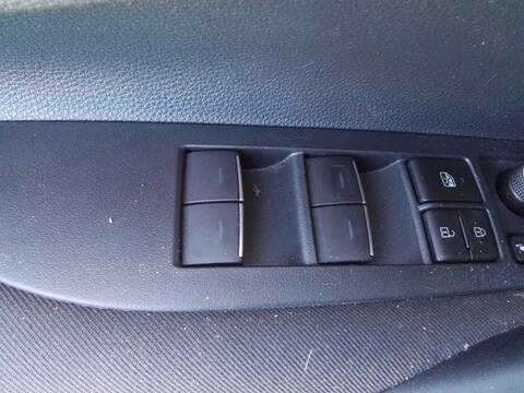 Botonera Elevalunas Toyota Corolla 1.8 98CV 72KW