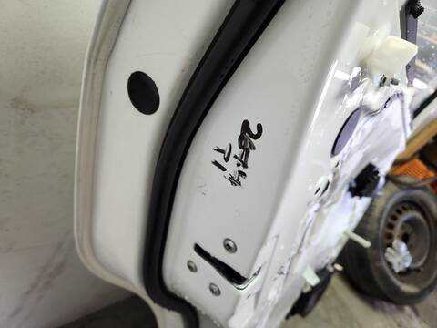 Foto 4ª: Puerta Trasera Izquierda Kia Rio 1.2 CAT 84CV 62KW [DOHC] (2015)