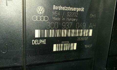 Foto 3ª: Caja Reles Fusibles Volkswagen Golf 1.9 TDI BERLINA 105CV 77KW [BXE] (2008)