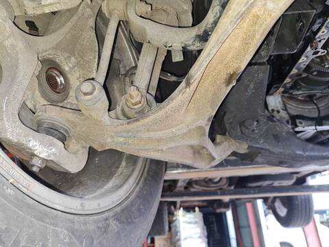 Brazo Suspension Delantero Derecho Dodge Nitro SE 177CV 130KW