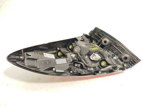 Foto 3ª: Piloto Trasero Derecho Toyota CHR 2.0 HYBRID MAXH10) 112CV 82KW [M20A] (2020)