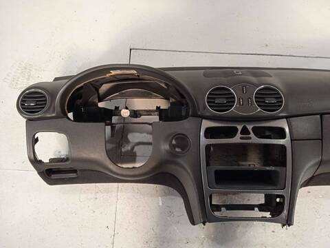 Foto 2ª: Salpicadero Mercedes Clase C 160 2.6 CAT COUPE 170CV 125KW (2004)