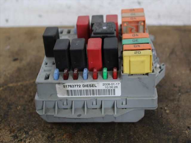 Foto 2ª: Caja Reles Fusibles Fiat Doblo 1.9 JTD [223B1000] (2008)