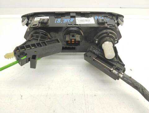 Foto 2ª: Mando Calefacción A. A. Hyundai i20 1.2 16V CAT 84CV 62KW [G4LA] (2015)